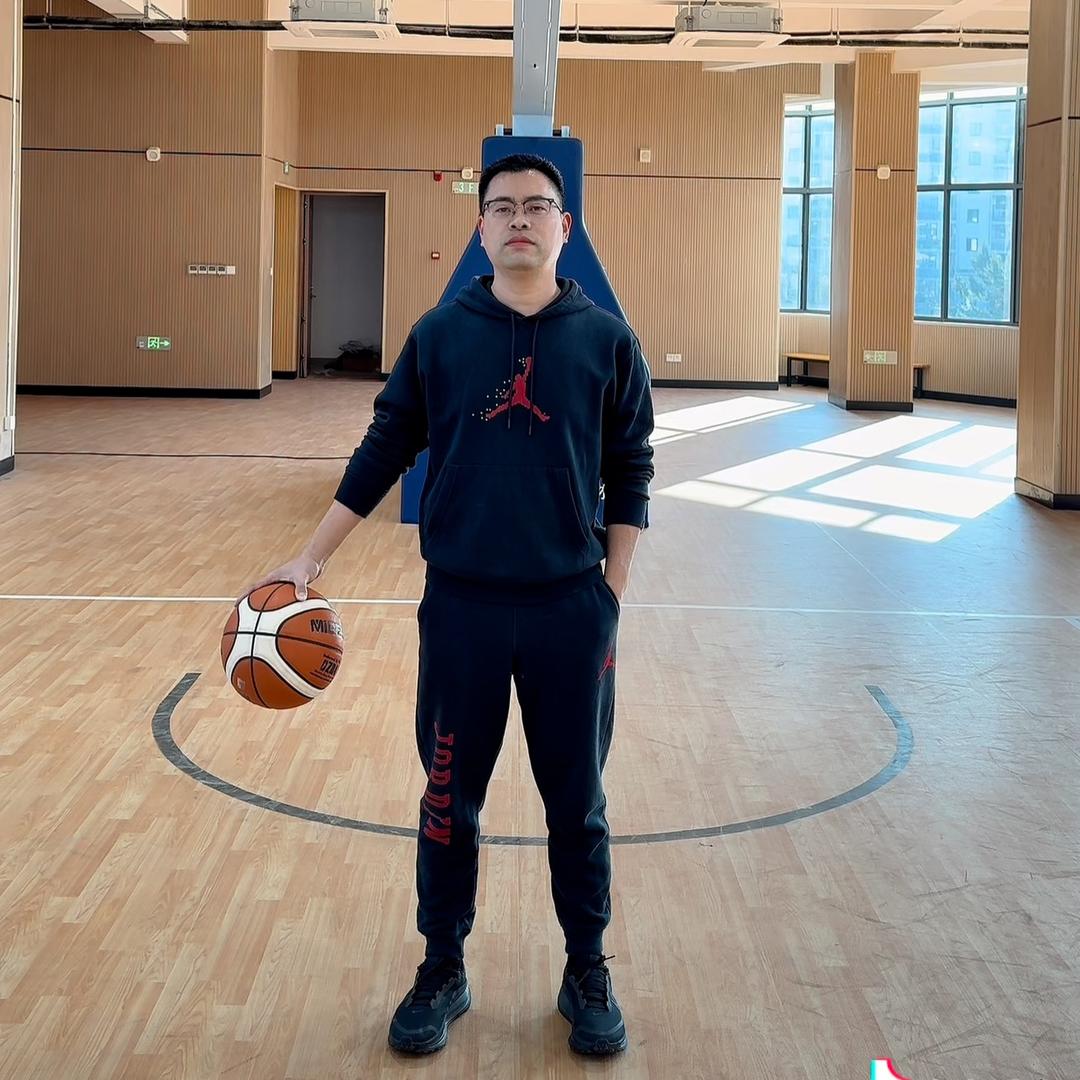 🏀摇摇摆摆🏀