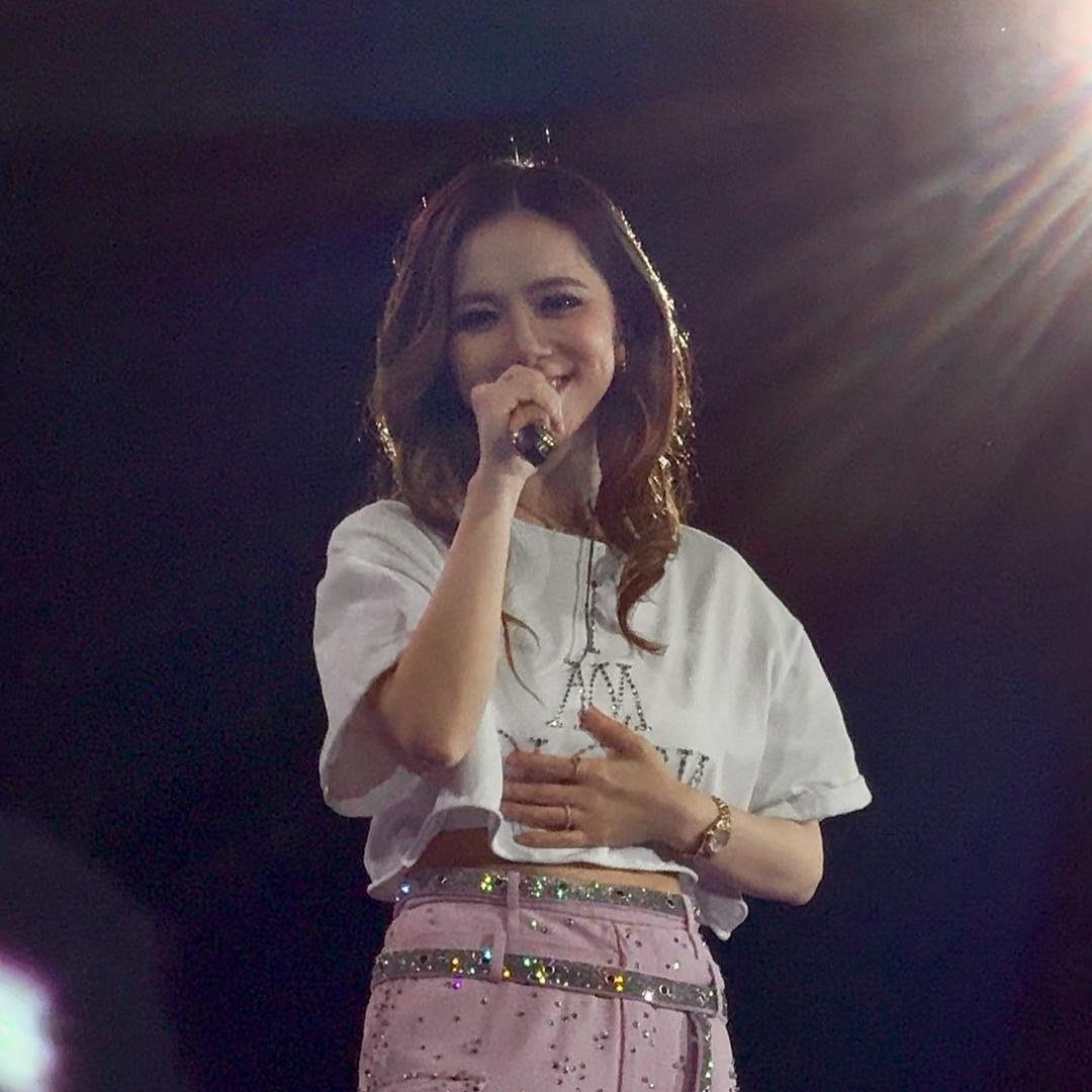 小杰。（解解笑着朝我走来版）