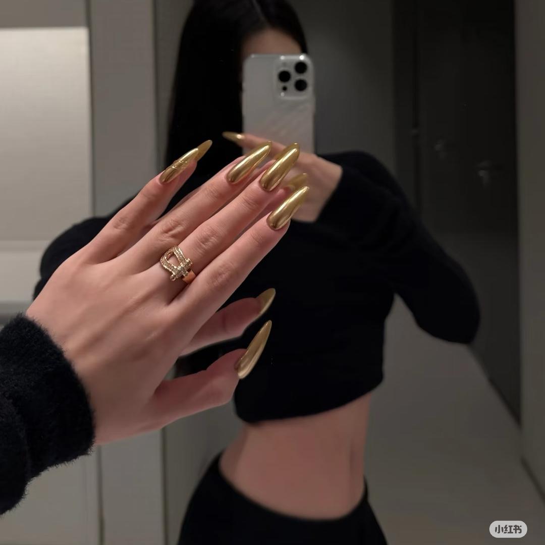 - 黑依美子 .