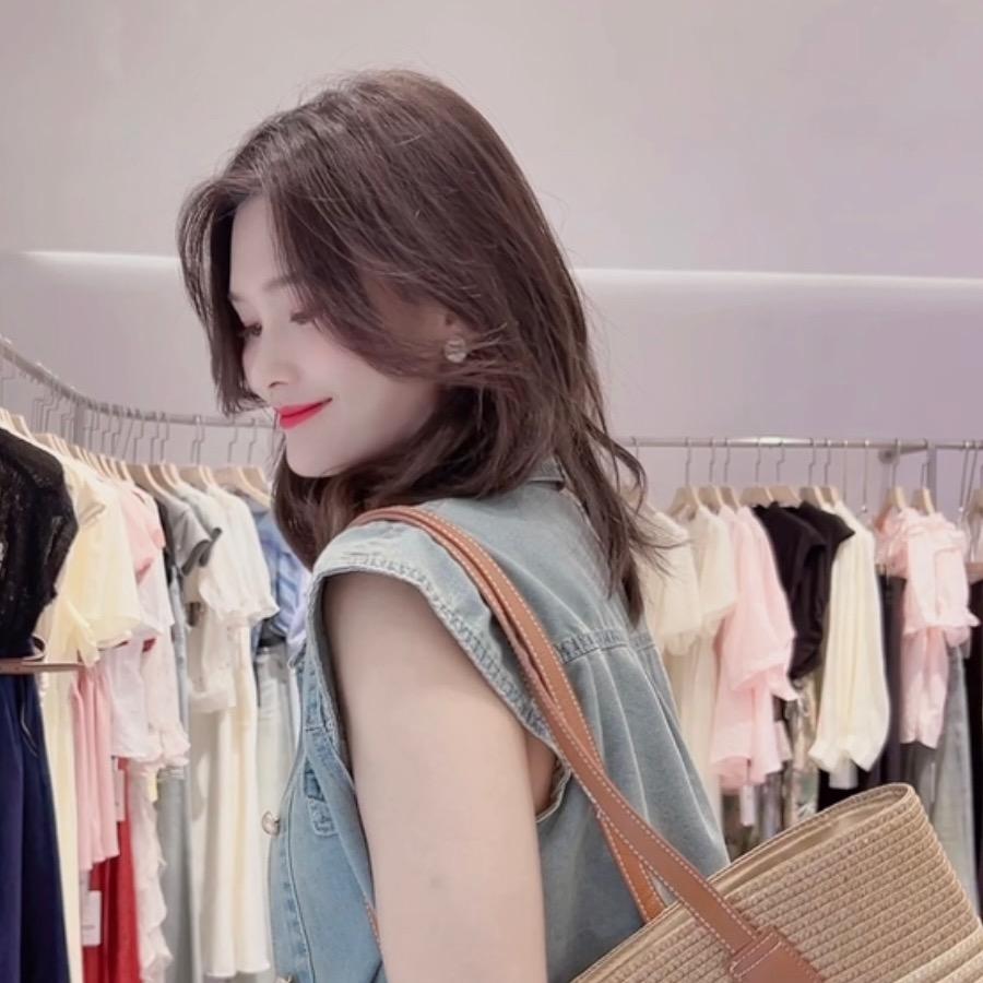 禾一仓储女装店