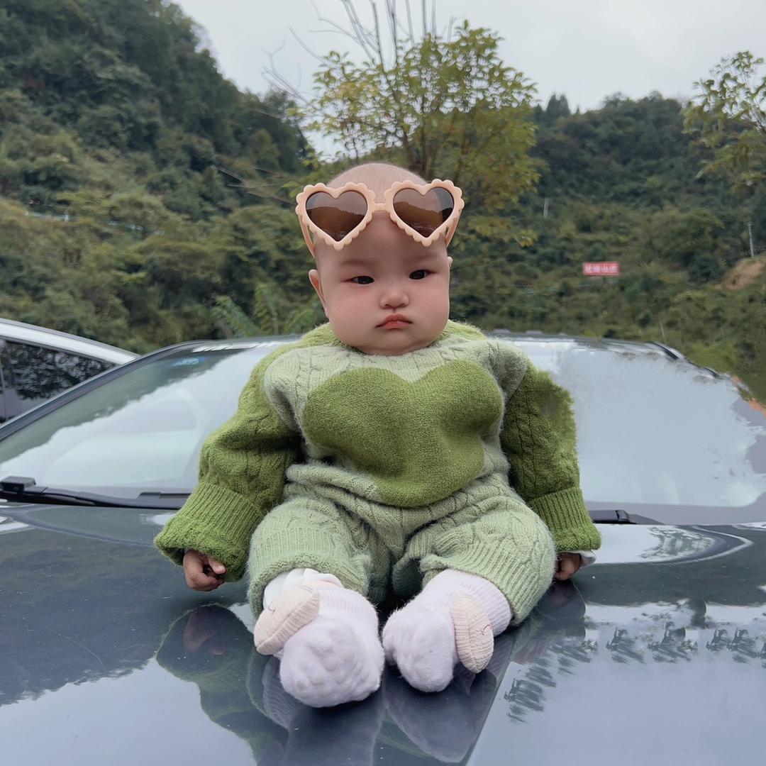 小何喝奶茶不加糖