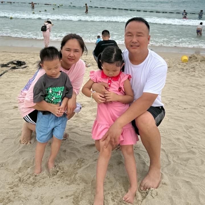 辉辉一家人