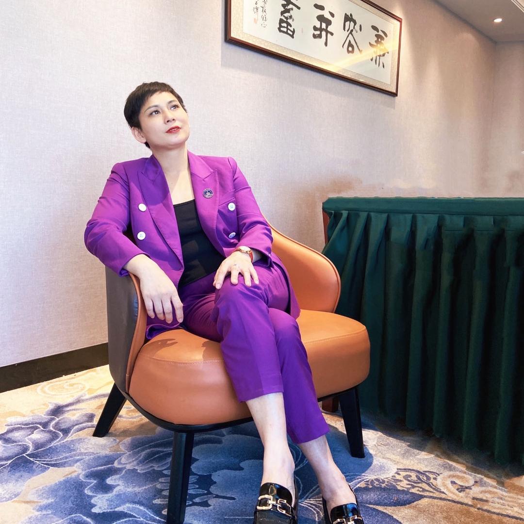 纤丽兰心市场部代总黄巧丽