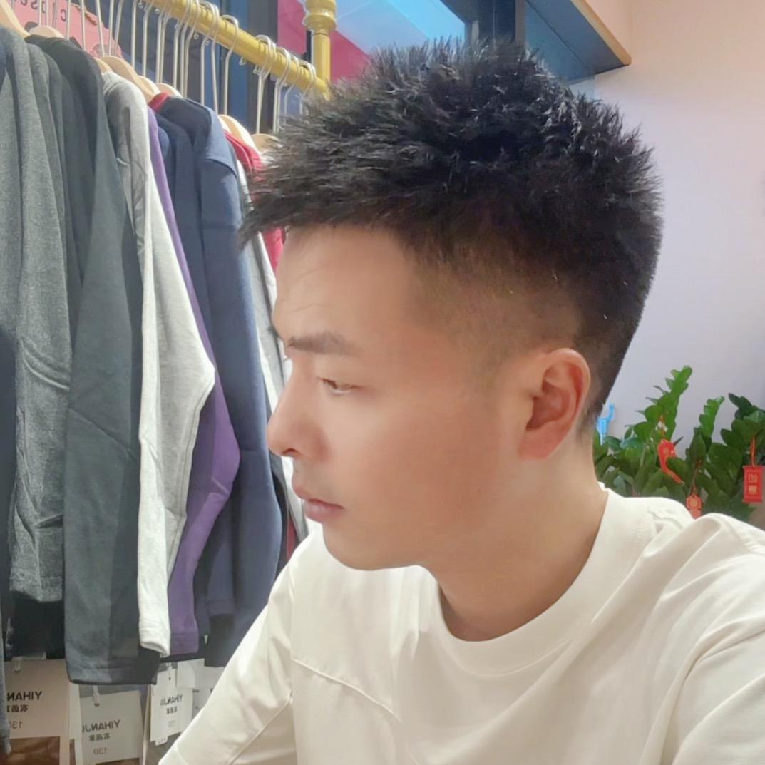 东胜未来世界童装店