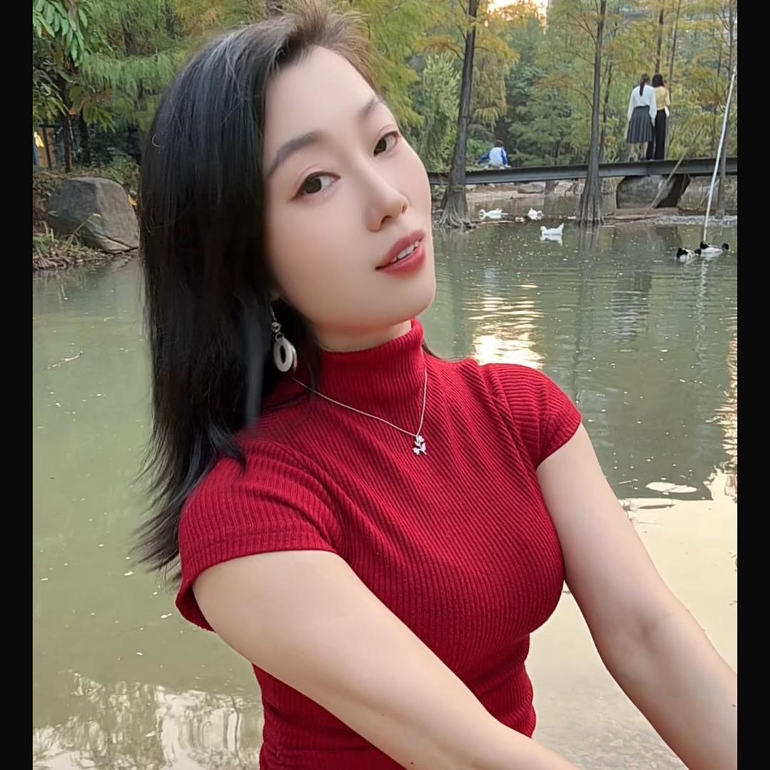 肉桃桃吖（新主播，求关注)