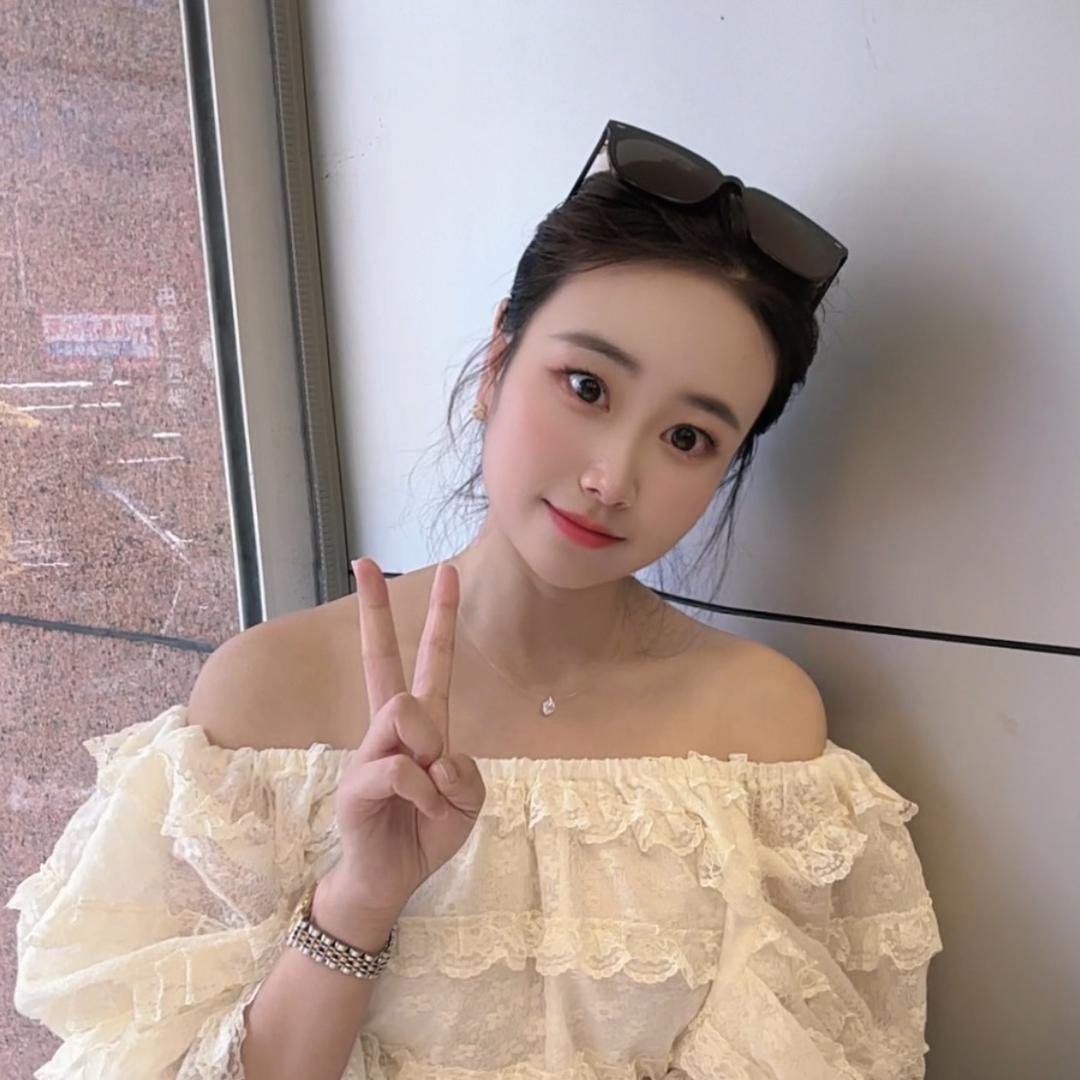 周周.