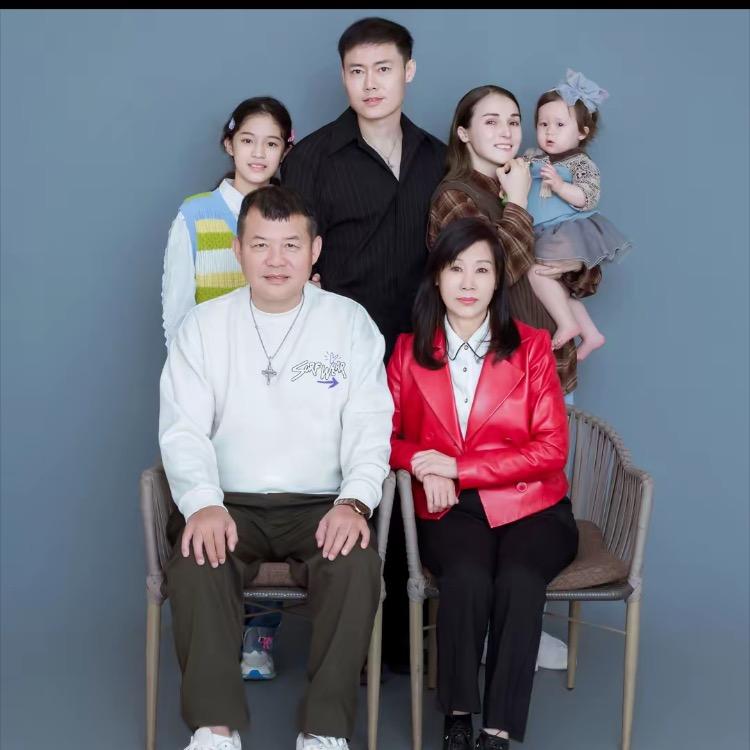 娜娜一家人