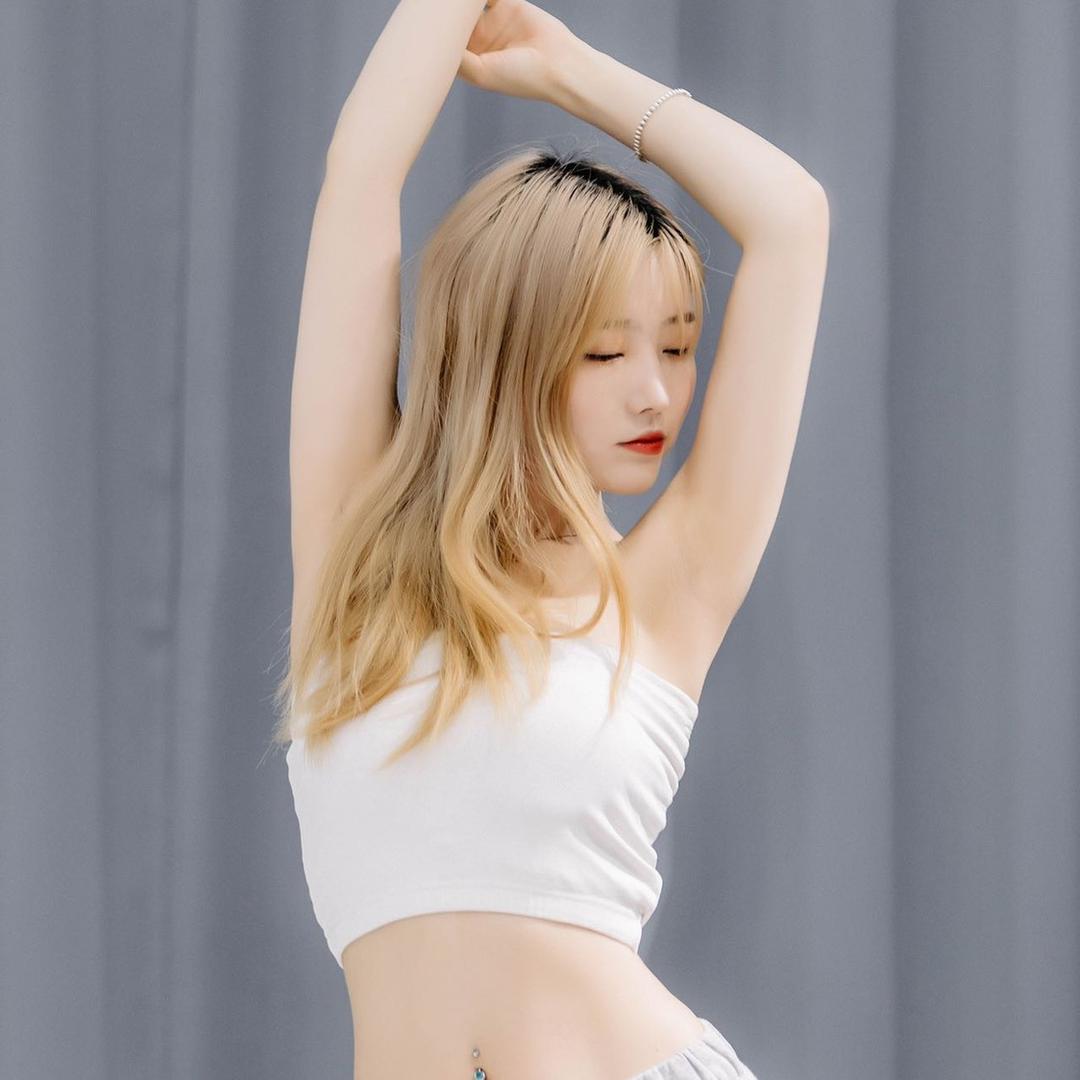 教舞蹈的小美老师枫悦