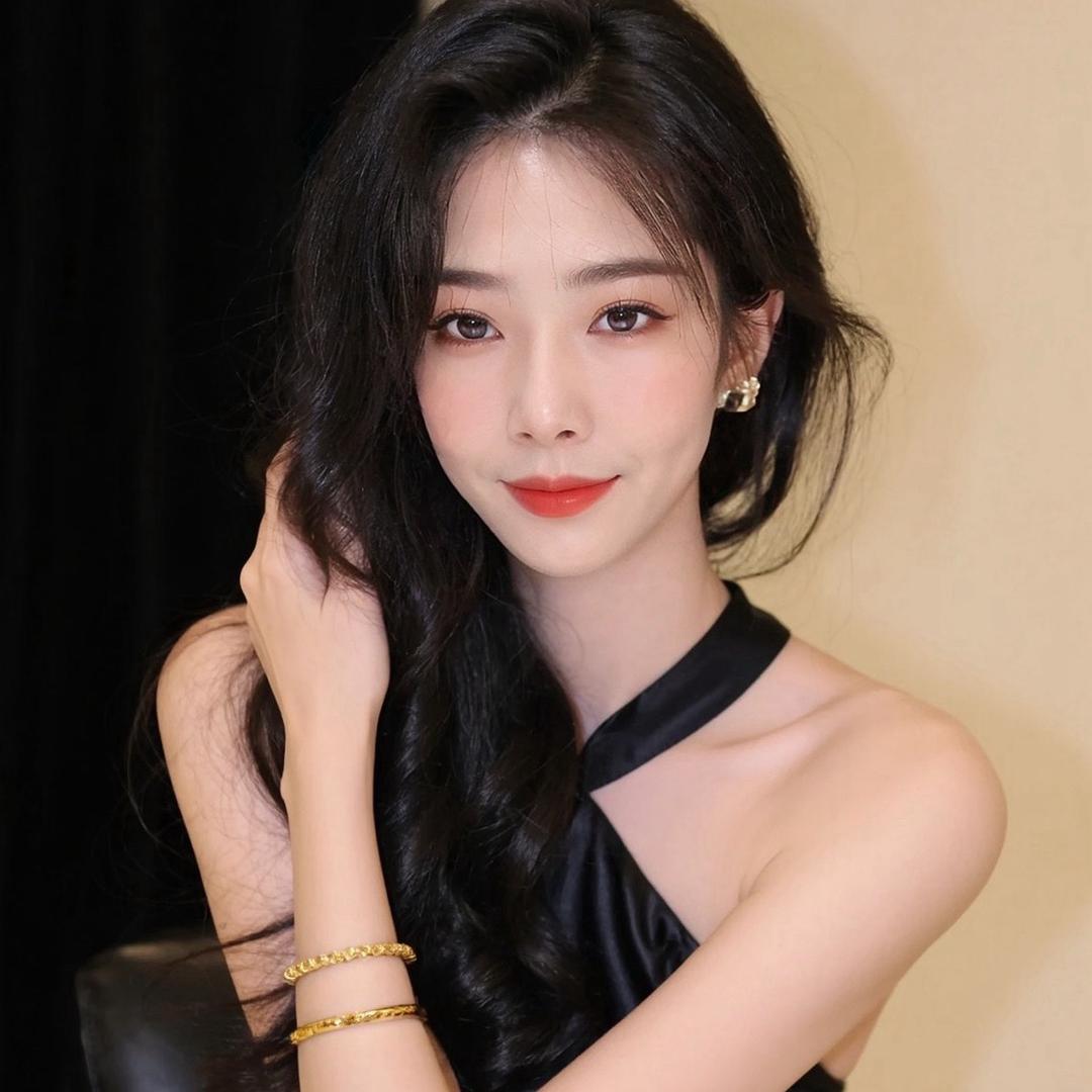 妃漾迷不脱妆粉底液河南总部