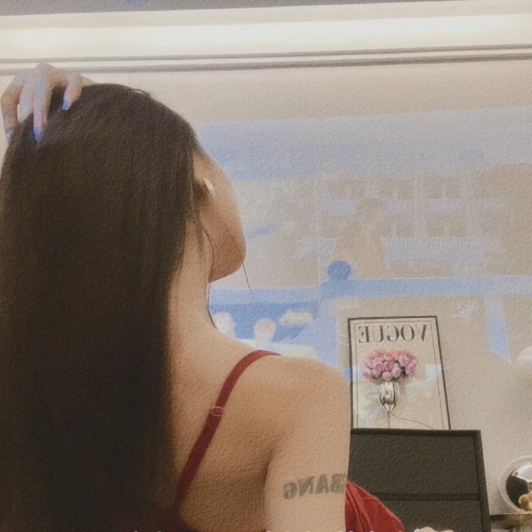 QY@