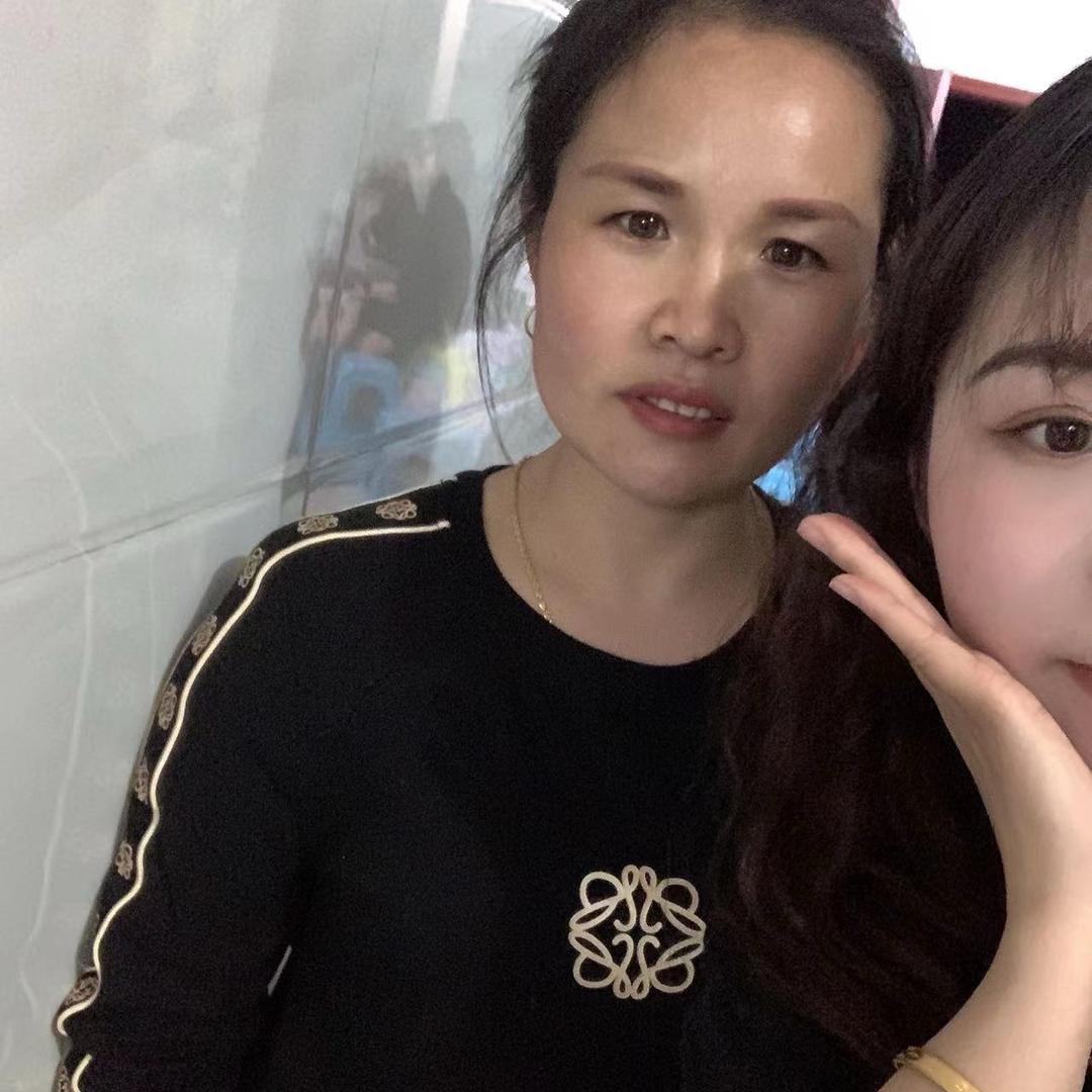 罗小英