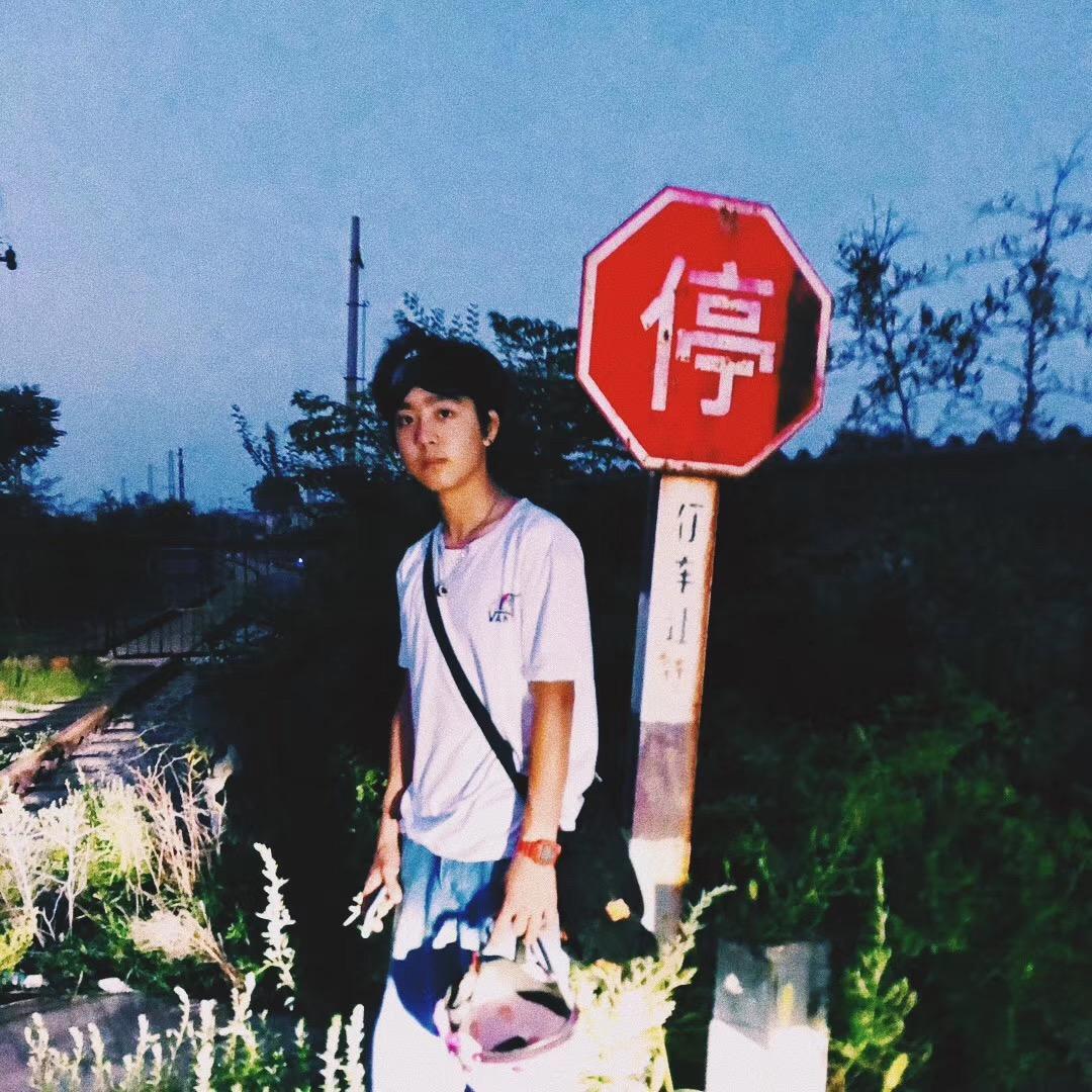 小白白今天滑板啦