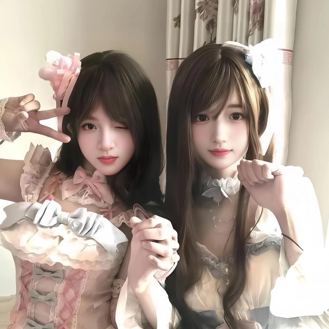 卖萌被肘击