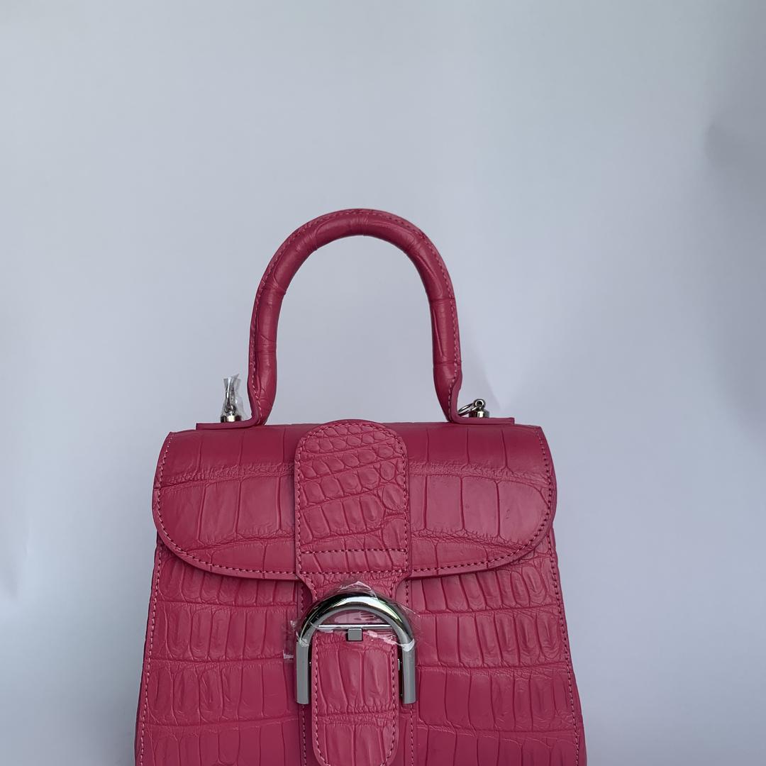吉象鳄鱼皮具厂