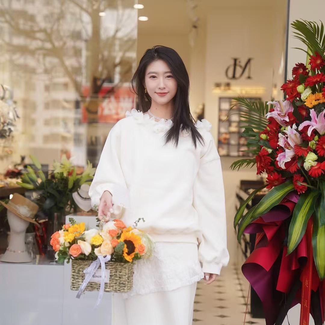 美遇小众轻奢饰品店