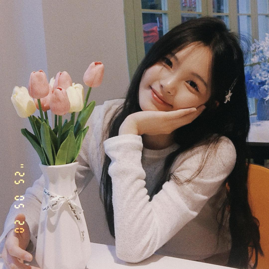 她