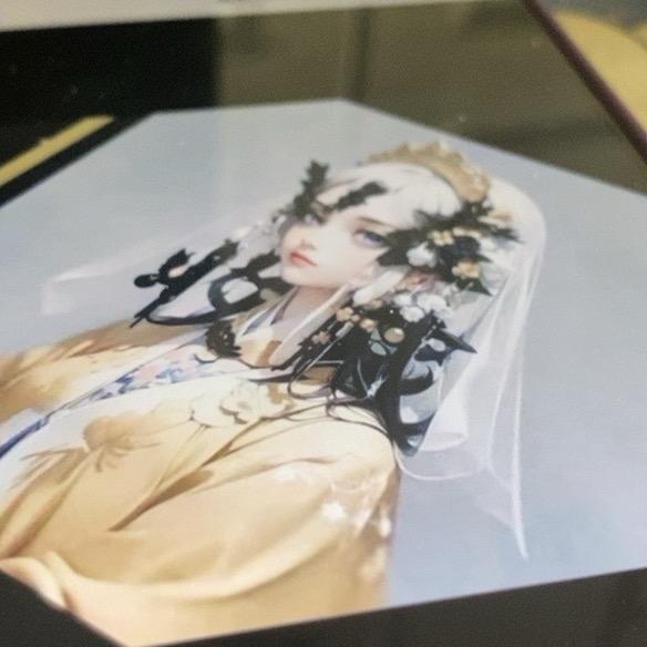 小何j
