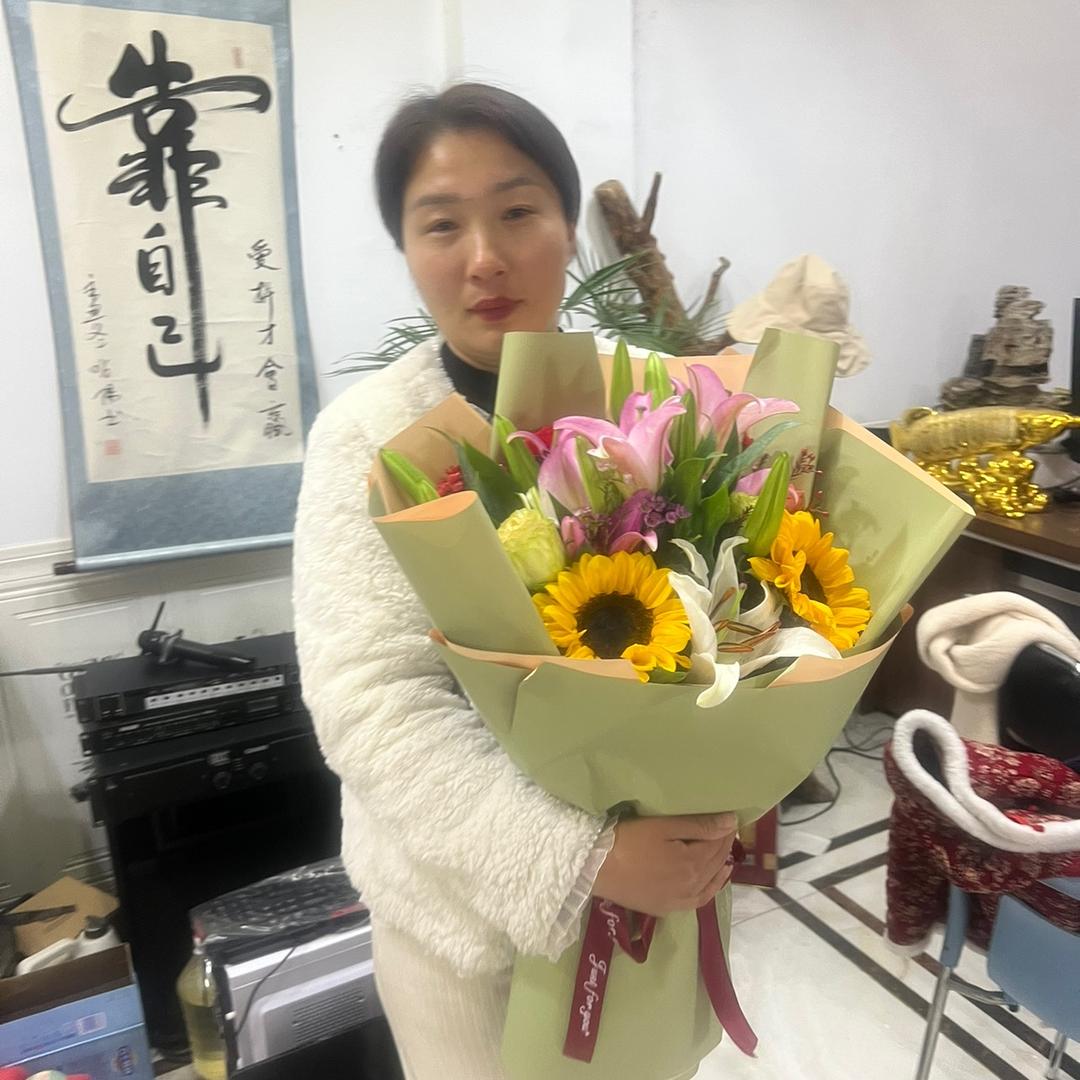 森林二手车老板娘