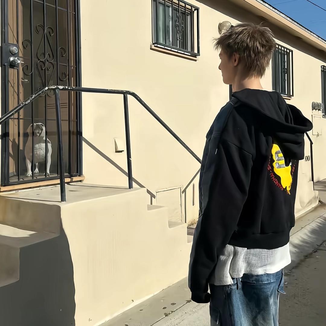 假装犹豫被打