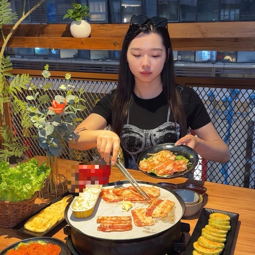 姐妹觅食