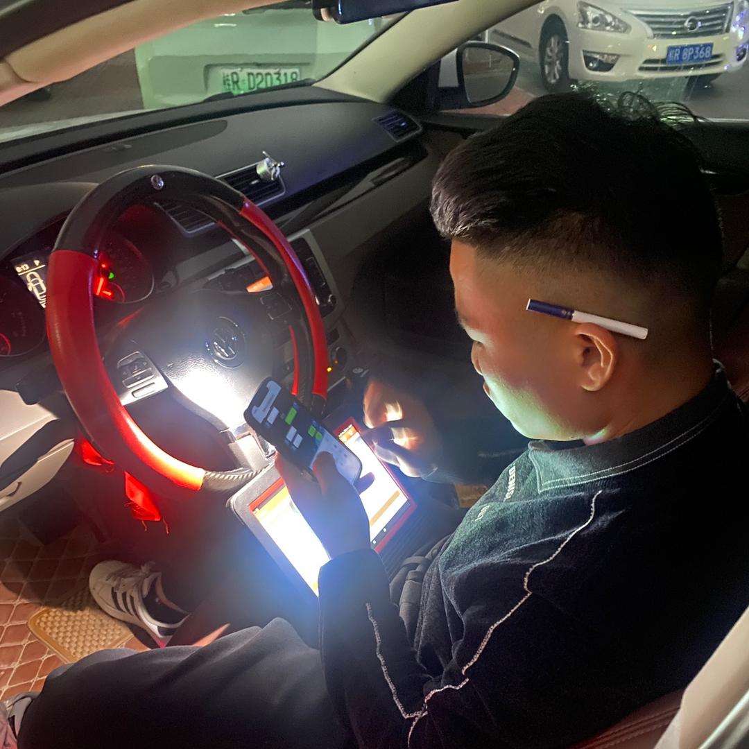 广哥只撩车