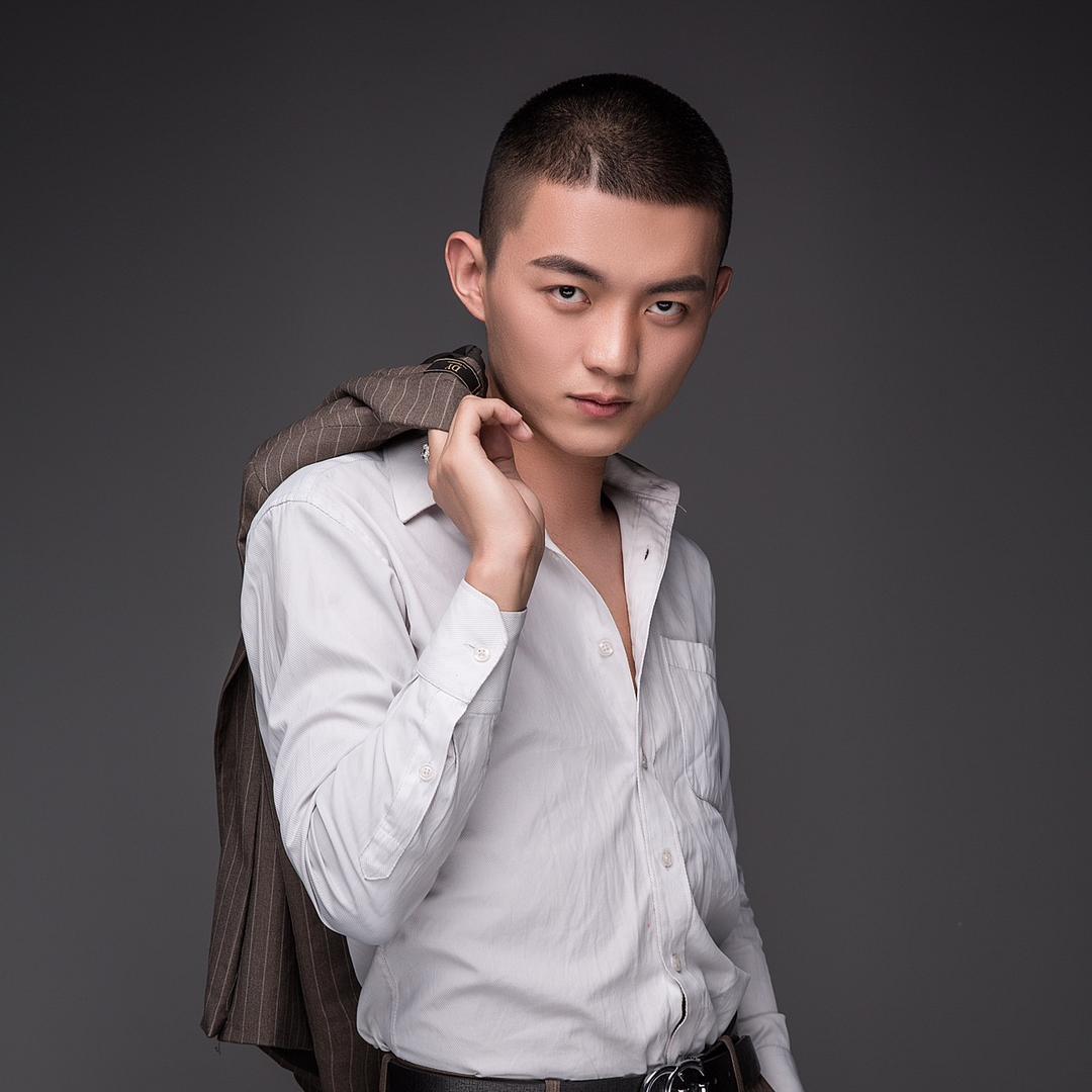 三胞胎ABCD宝爸