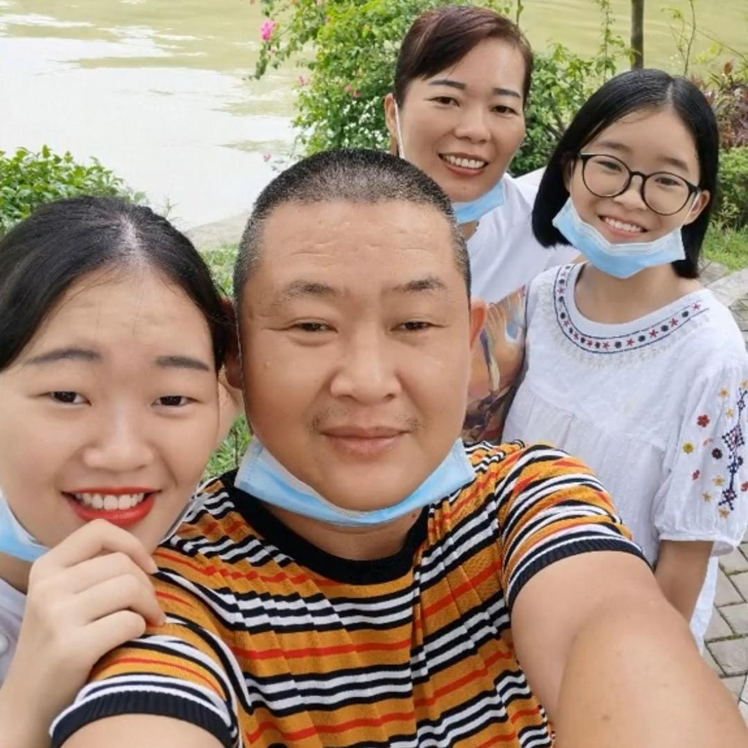 亚亚石锅鱼镇隆店