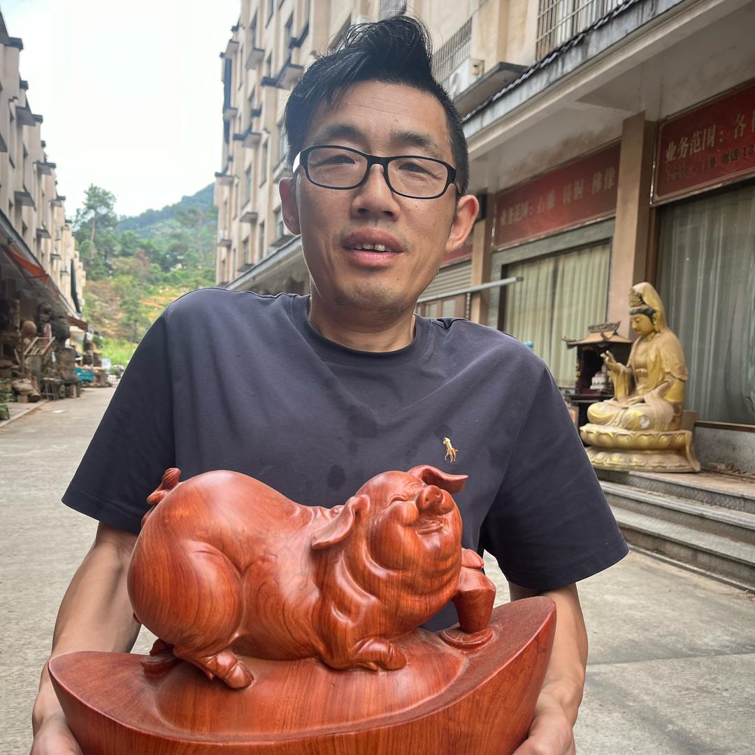 严视却工艺品铺木雕