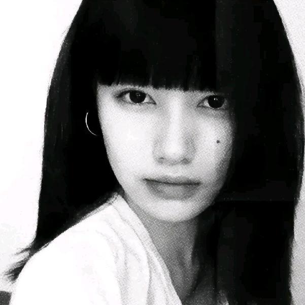 默M