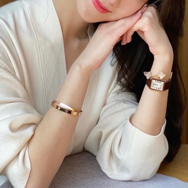 莉莉安高定饰品轻奢