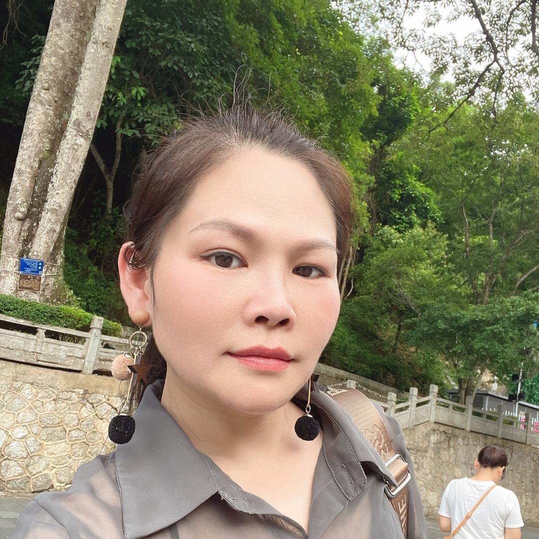 小何就爱吃👀✈️