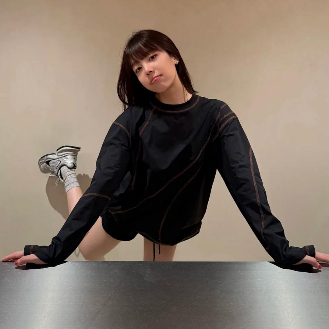 脸颊间