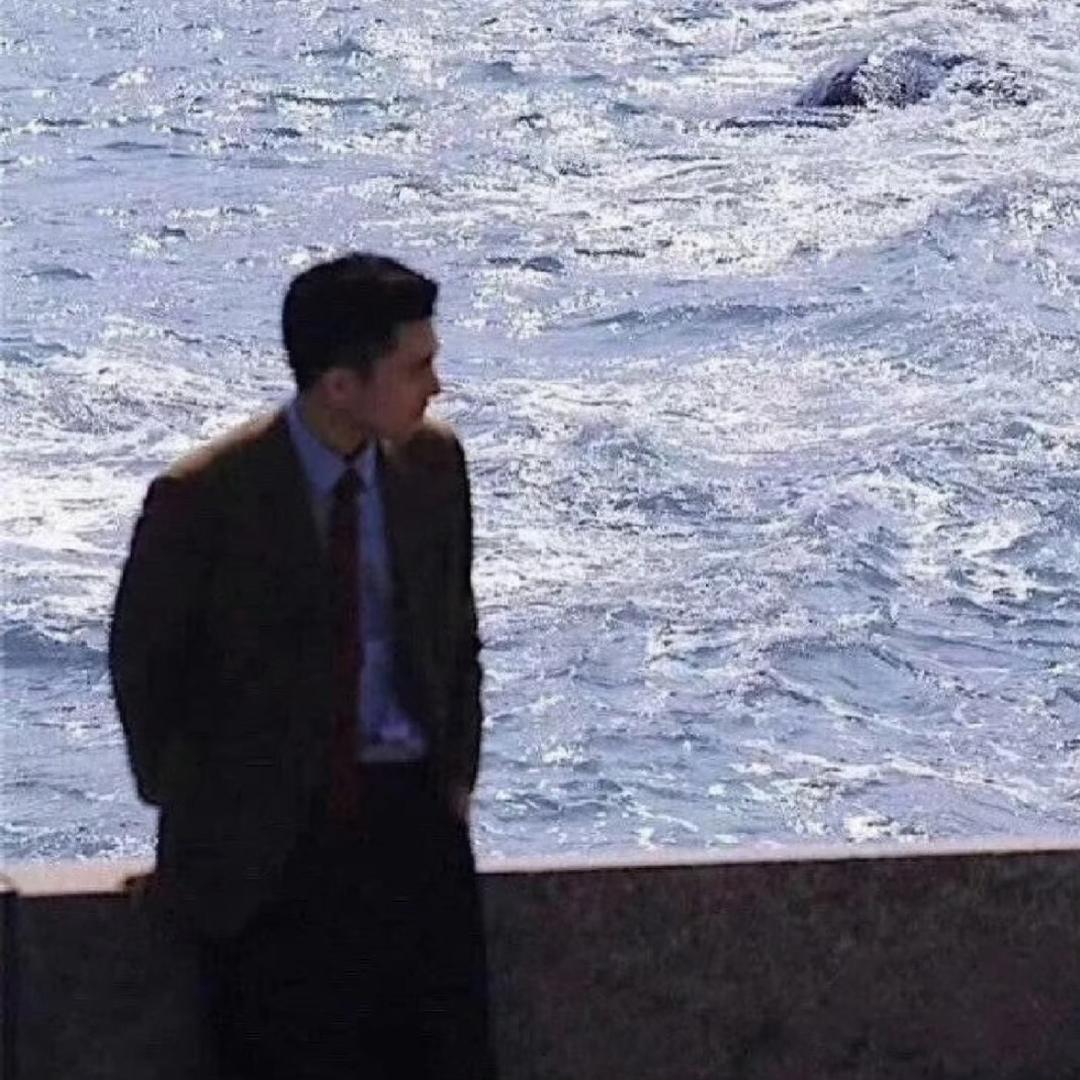 今天不训练（戴帽子扎腰带楼下集合）