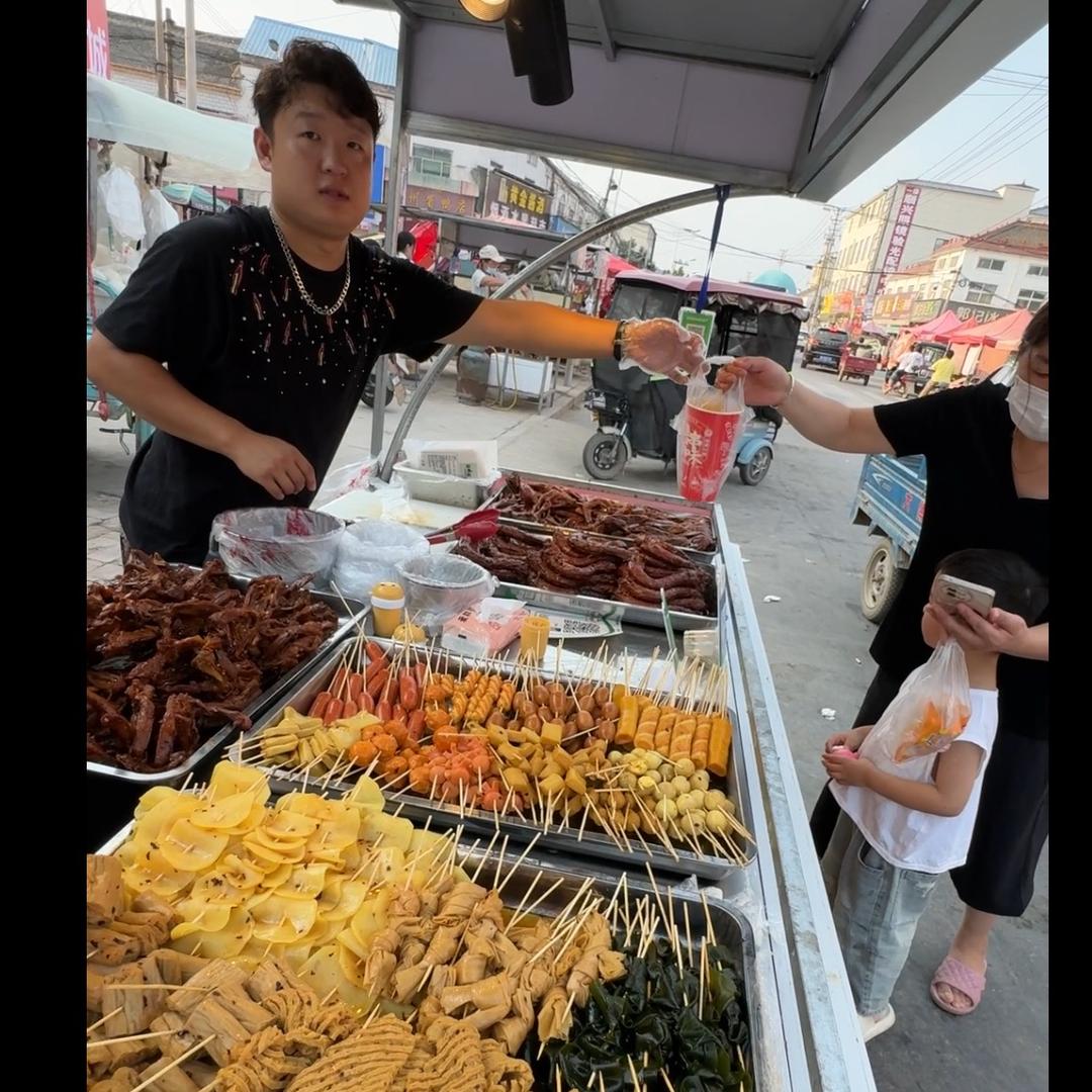 濮阳全弟卤味黑鸭（热卤串串）