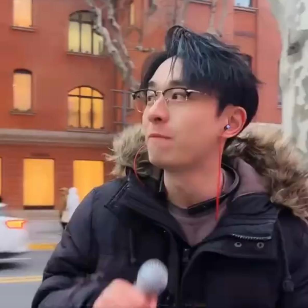 大头在唱歌（上海生活）