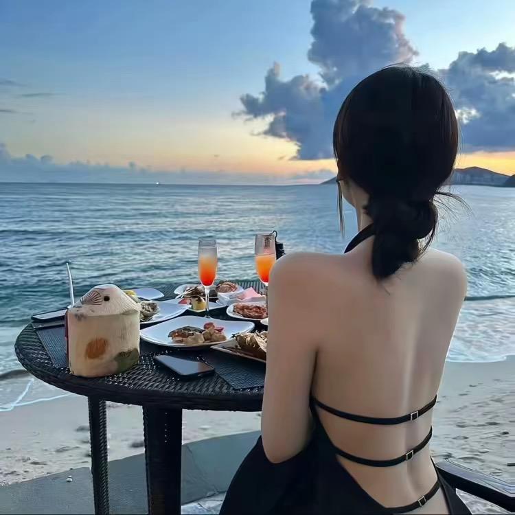 低头浅笑、