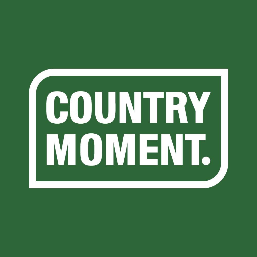 COUNTRY MOMENT