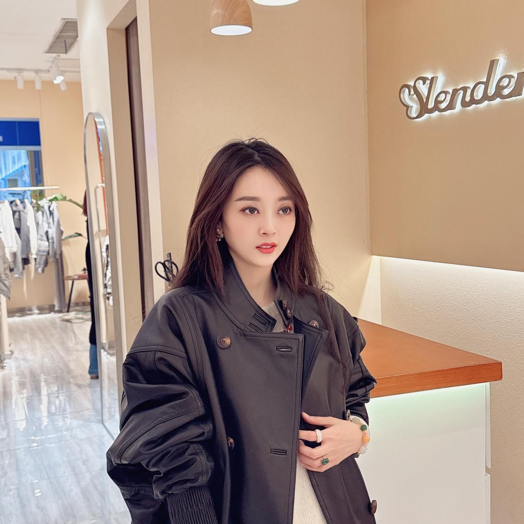 蓝蝶女装雯姐