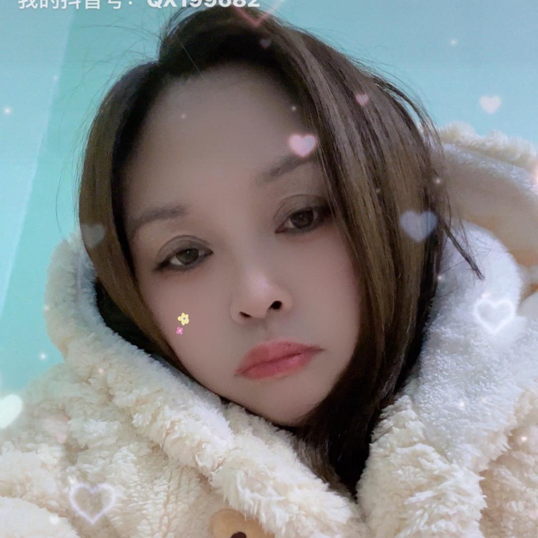 秦晓爱唱歌