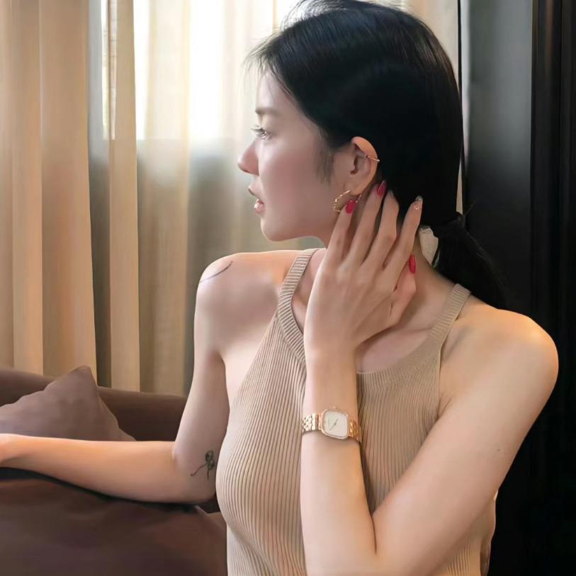 爱吃饼的小美