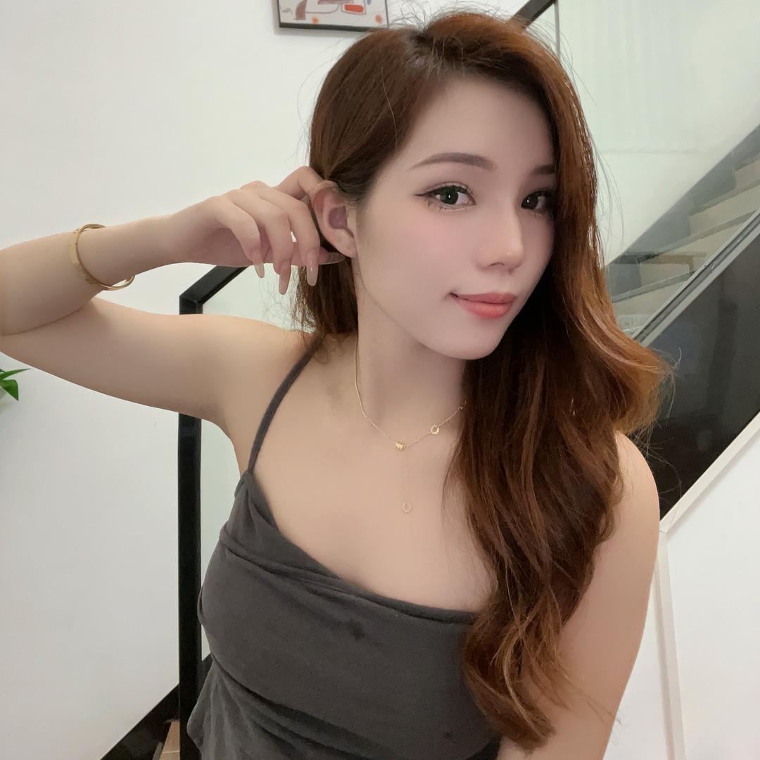 西西不嘻嘻.