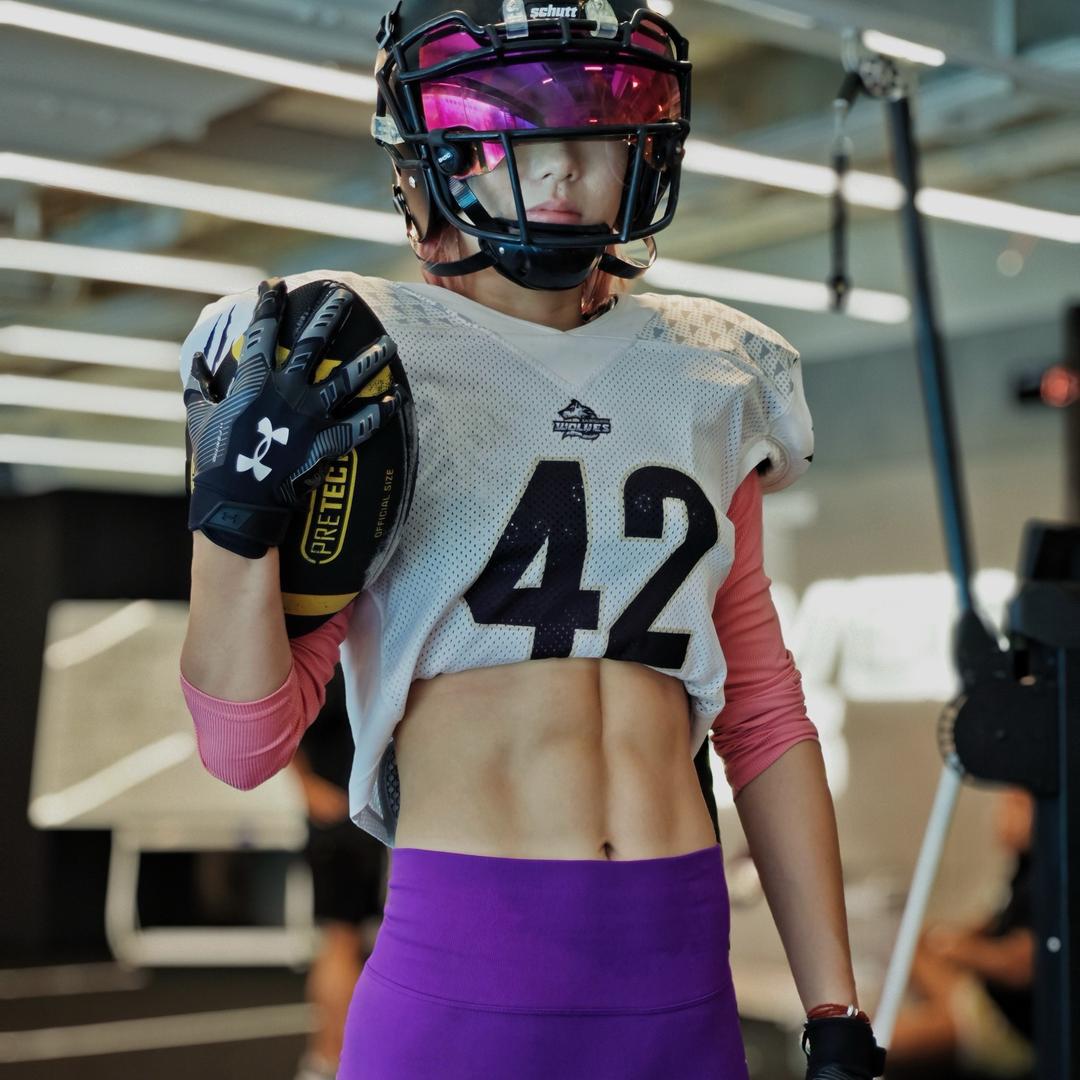 有腹肌的邓紫棋