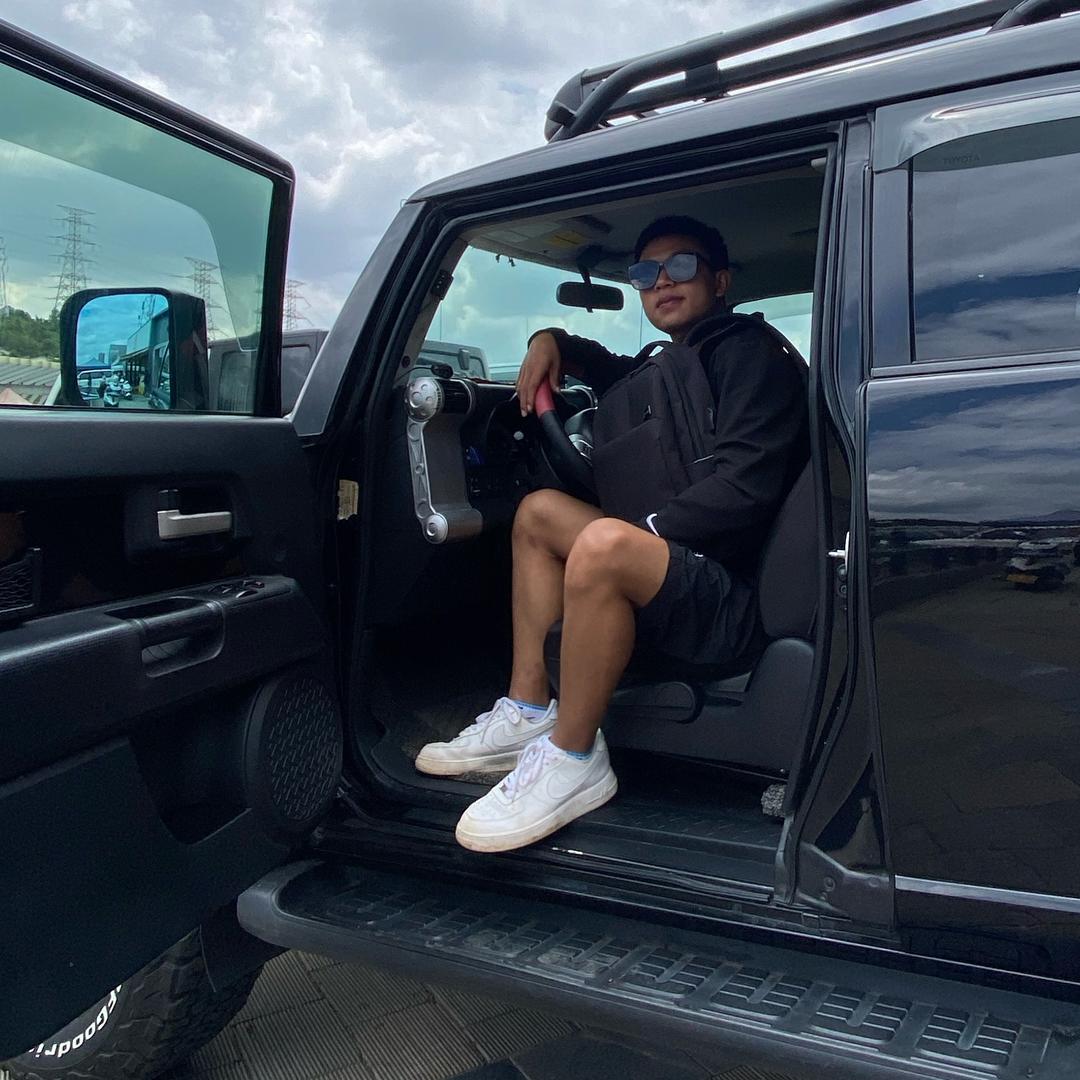 昆明赣雨晚车行