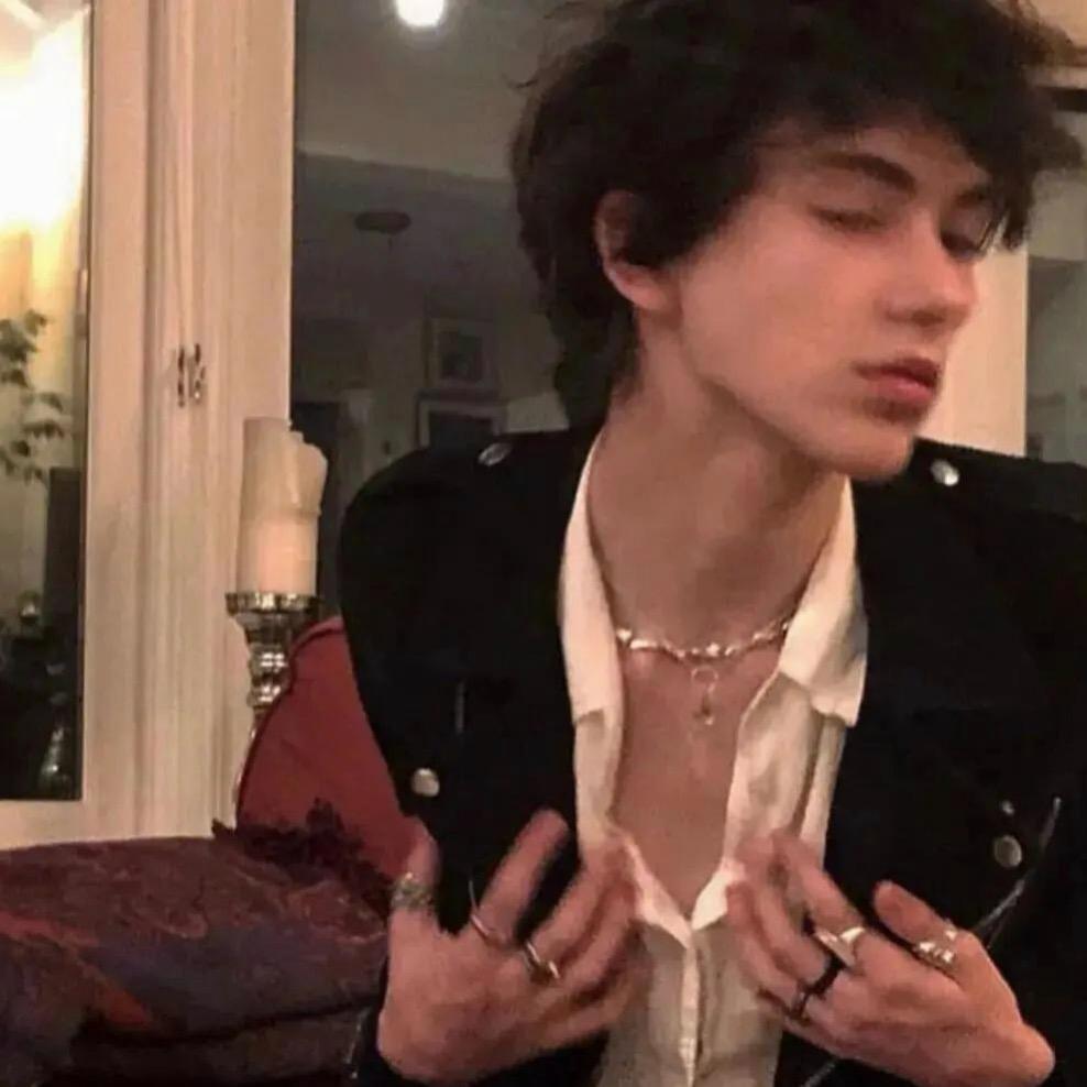 喜羊羊穿黑丝调教沸羊羊