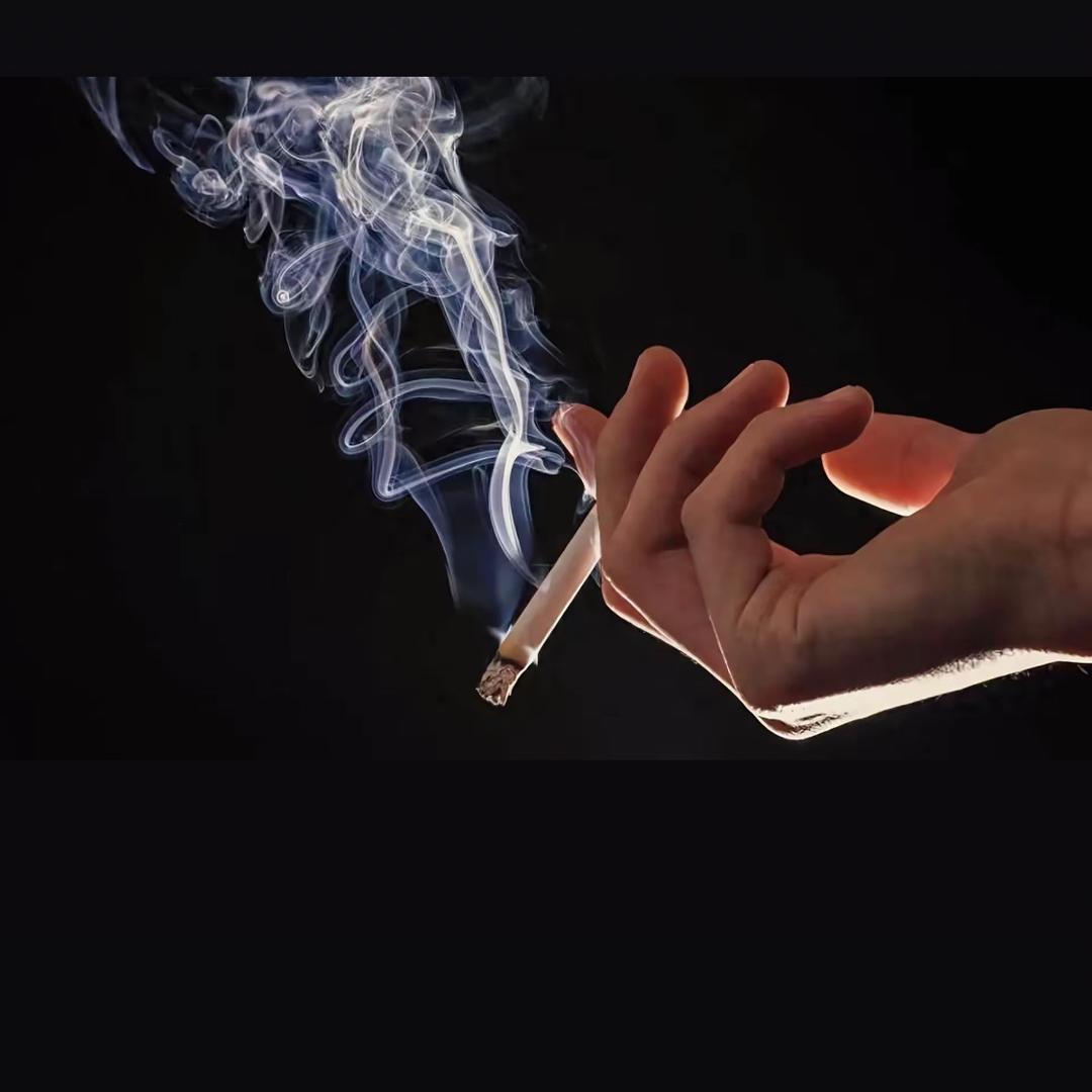 抽着寂寞的烟～