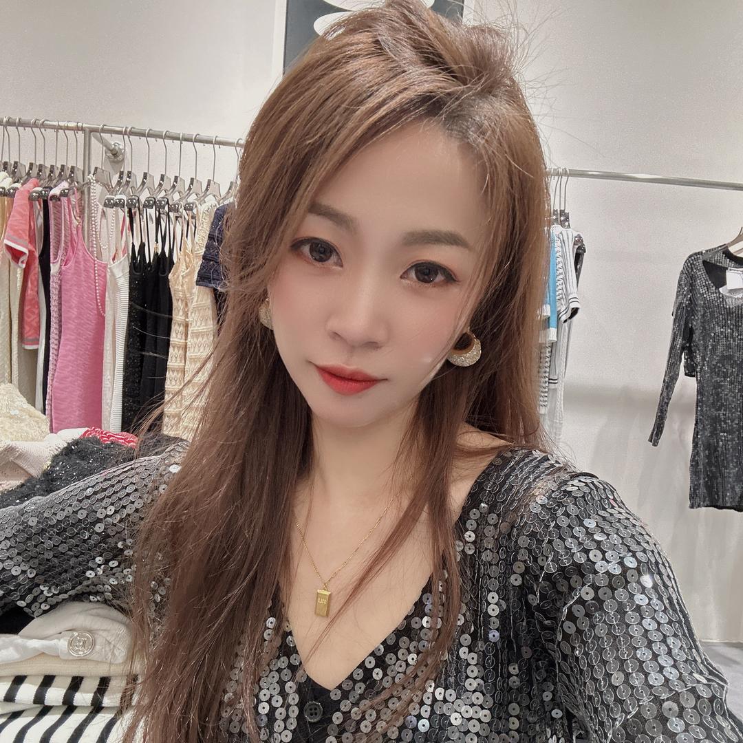 深圳卡卡轻奢服饰总店