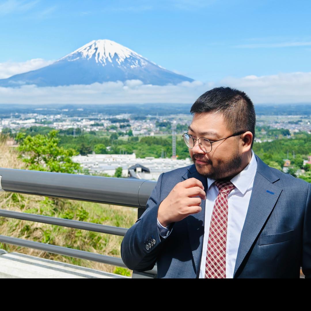隐藏人伍