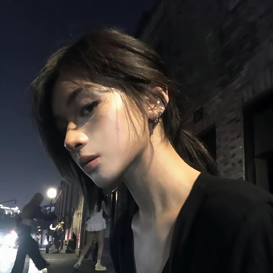 她