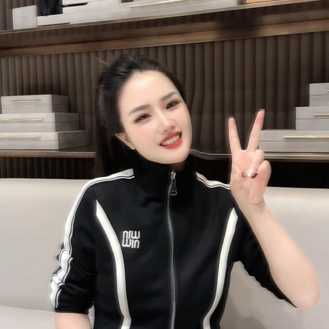 玲玲家套装服饰