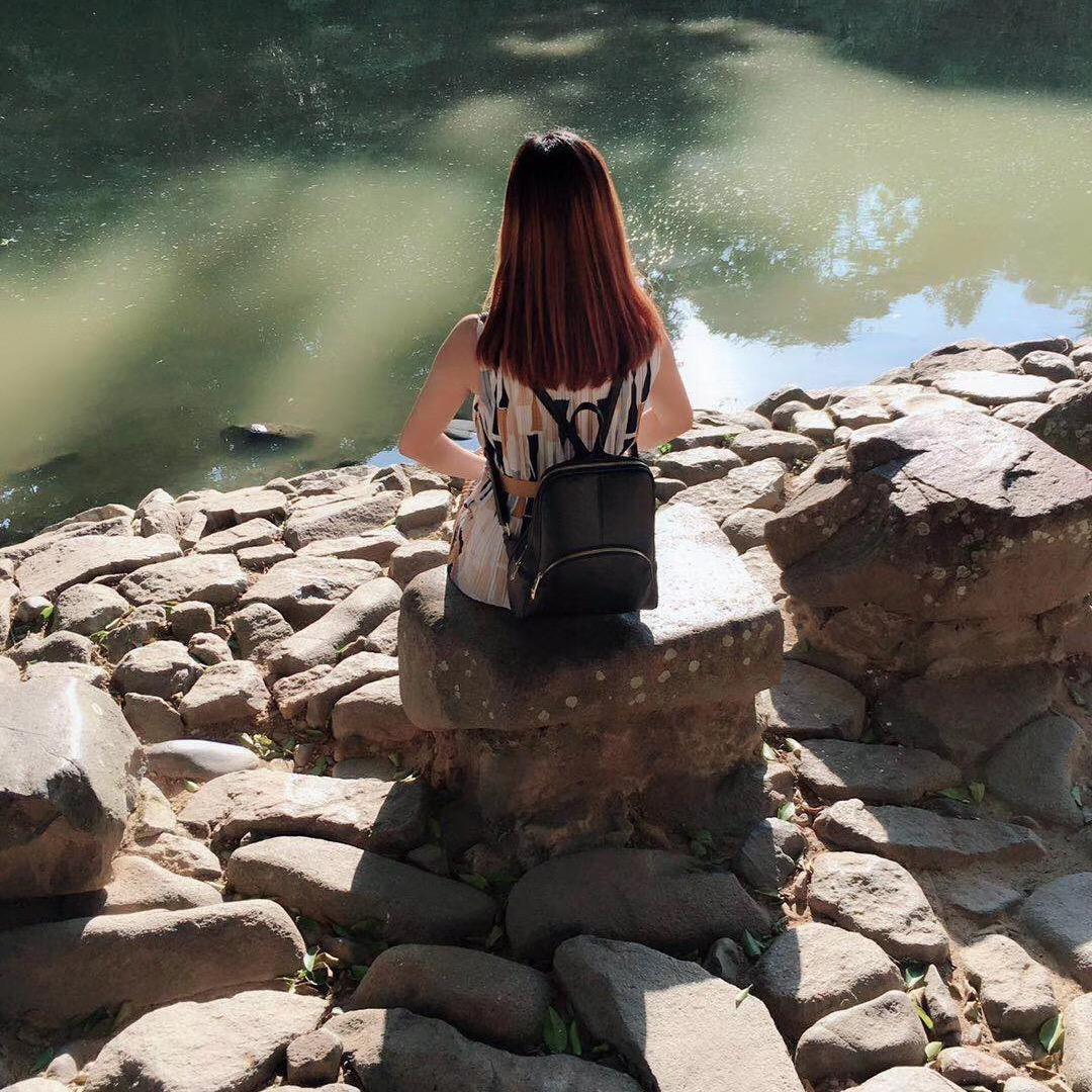 恋路潮流鞋包折扣店